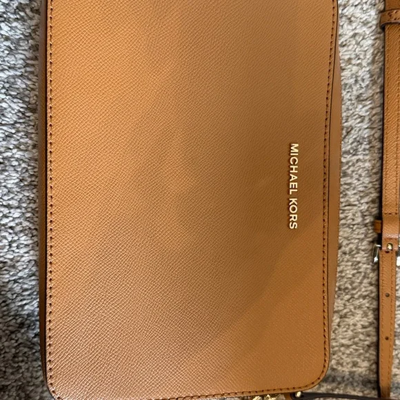 Michael Kors Jet Set Crossbody Bag - Picture 2 of 6